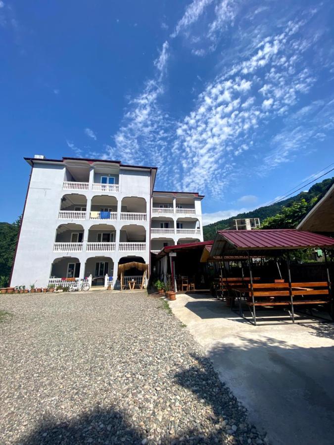 Beliy Dom Hotel Kvariati Eksteriør billede